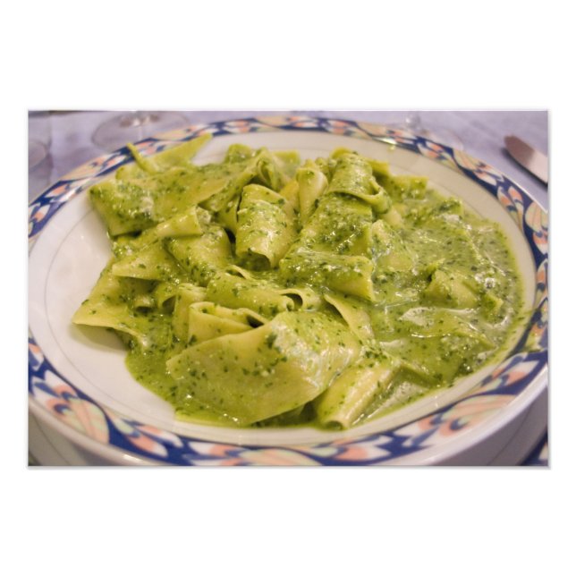 Italien, Camogli. Plattor av pasta med pesto Fototryck (Framsidan)