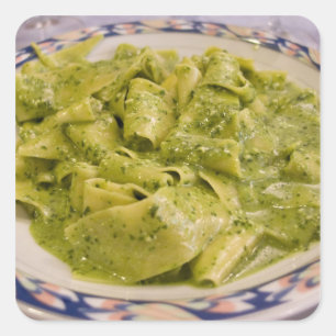 Italien, Camogli. Tallrik pasta med pesto Fyrkantigt Klistermärke