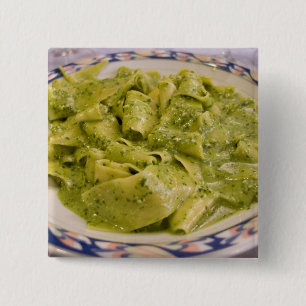 Italien, Camogli. Tallrik pasta med pesto Knapp
