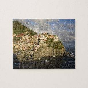 Italien, Cinque Terre, Manarola. By på klippa. Pussel