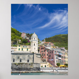 Italien, Cinque Terre, Vernazza, Hamn och kyrka Poster