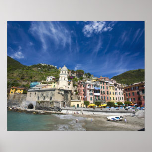 Italien, Cinque Terre, Vernazza, Harbour och Churc Poster