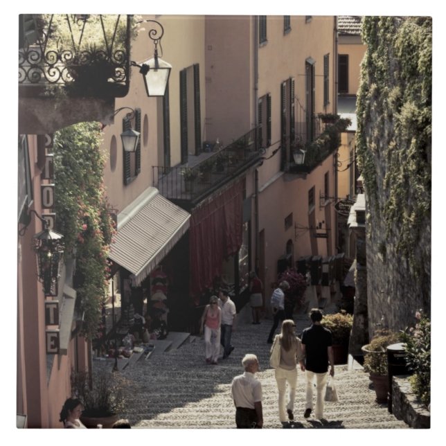 Italien, Como-provinsen, Bellagio. Salita 2 Kakelplatta (Framsidan)