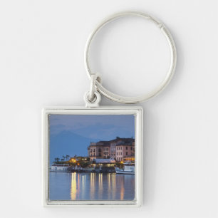 Italien, Como-provinsen, Bellagio. Stadsvy, Fyrkantig Silverfärgad Nyckelring