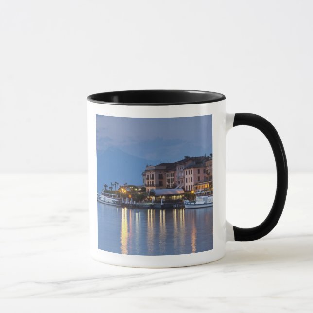 Italien, Como-provinsen, Bellagio. Stadsvy, Mugg (Höger)