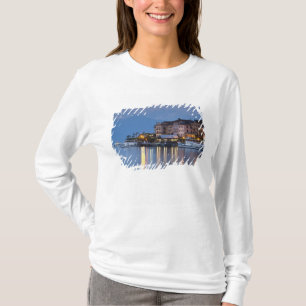 Italien, Como provinsen, Bellagio. Stadsvy, Tee