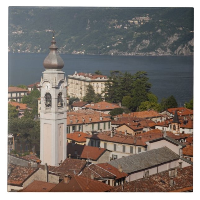 Italien, Como-provinsen, Menaggio. Stadsvy och 2 Kakelplatta (Framsidan)