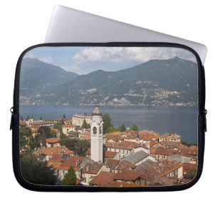 Italien, Como-provinsen, Menaggio. Stadsvy och Laptop Fodral