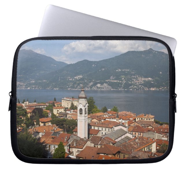 Italien, Como-provinsen, Menaggio. Stadsvy och Laptop Fodral (Framsidan)