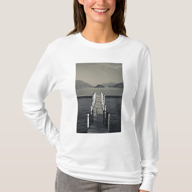 Italien, Como-provinsen, Tremezzo. Sjö pier. T-shirt (Framsida)