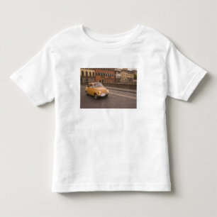 Italien, Florens. Fiat 800 Rally passerar Arno Tee Shirt