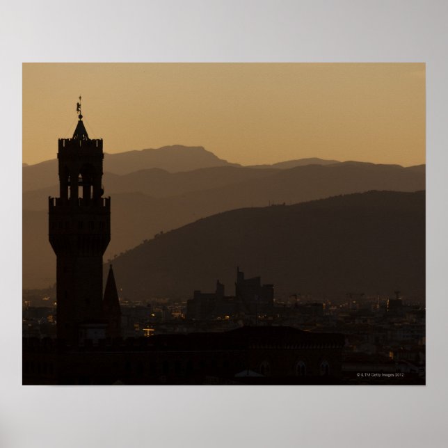 Italien, Florens, Torn i stadsdelen vid dusk Poster (Framsidan)