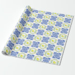 Italien Italienska Lemon Möhippa Bröllop Gift Presentpapper<br><div class="desc">Backa dina gåvor i stil med denna Italien-inspirerade italienska Lemon Möhippa Bröllop Gift Wrapping Papper! Denna papper, som har en levande gult citroner och klassisk mönster i Medelhavsområdet, gör att Amalfi Kusten charm kommer till alla tillfälle. Perfekt för möhippor eller bröllop, det lägger till en liten bit La Dolce Vita...</div>