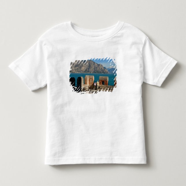 Italien, Malcesine, utsikt från slottstornet över Tee Shirt (Framsida)