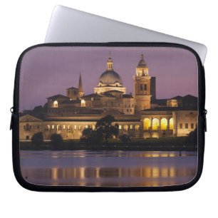 Italien, Mantua provins, Mantua. Stadsvy och Laptop Sleeve