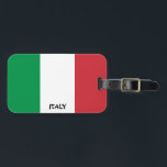 Italien National Flagga Patriotic Bagagebricka<br><div class="desc">Italien National Flagga Patriotic Luggage Tag med Italiens flagga tryckt över ena sidan av märkrn. Land namn, skrivet med det pulserande typsnittet, är integrerat i designen på grund. Anpassadet Text är fullt ut med funktionen "Anpassa den!". Andra sidan av märkrn är reserverad för din information. Denna förtjusande Italien Luggage Tag...</div>