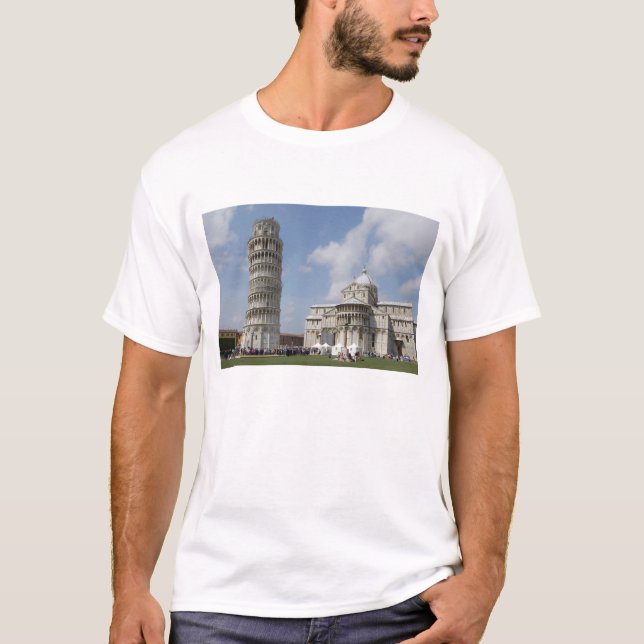 Italien, Pisa. Lutande tornet i Pisa och Tee Shirt (Framsida)