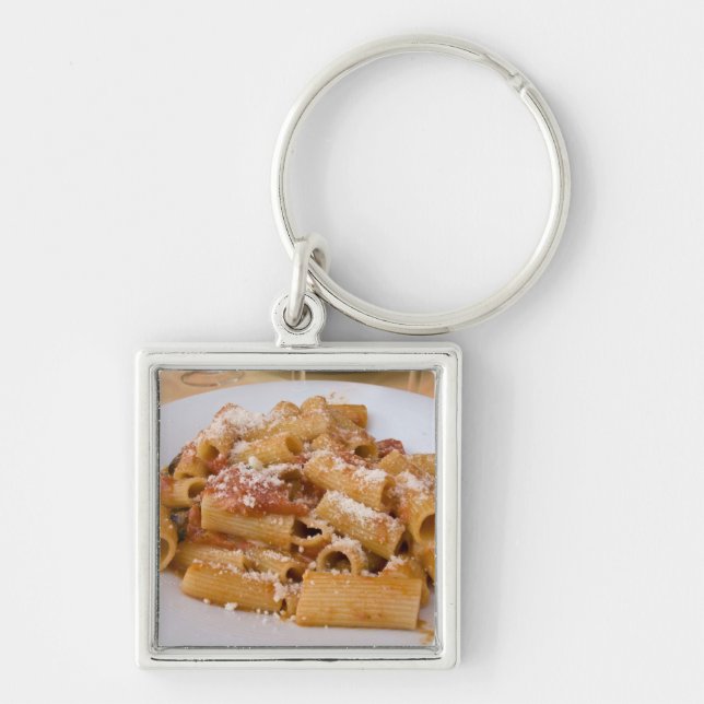 Italien, Positano. Visningstallrik med rigatoni. Fyrkantig Silverfärgad Nyckelring (Framsidan)