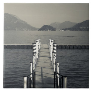 Italien, provinsen Como, Tremezzo. Sjøbrygge. Kakelplatta