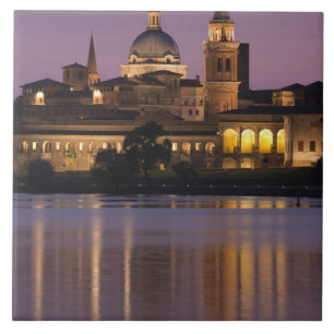 Italien, provinsen Mantua, Mantua. Stadsvy och 2 Kakelplatta