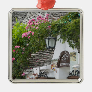 Italien, Puglia, Alberobello, Terra dei Trulli, Julgransprydnad Metall