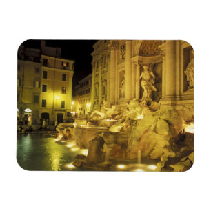 Italien, Rom. Fontana di Trevi på natten. Magnet