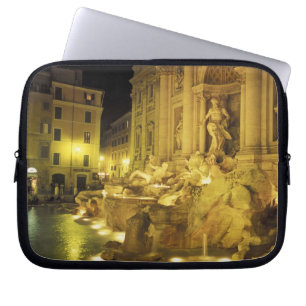 Italien, Rom. Trevi-fontänen på natten. Laptop Sleeve