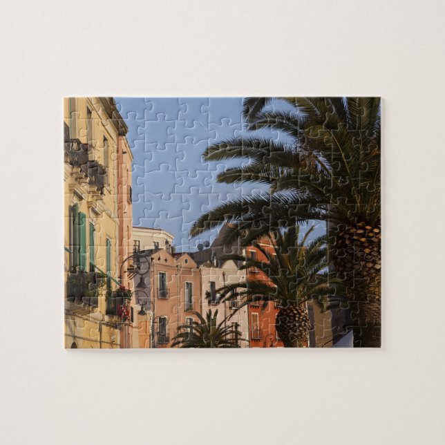 Italien, Sardinien, Cagliari. Byggnader och palmer Pussel (Horisontell)