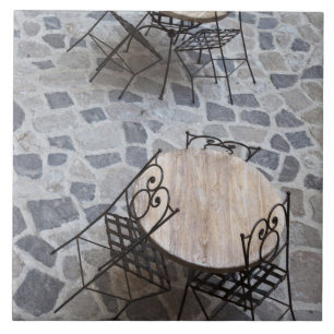 Italien, Sardinien, Castelsardo. Kaffebord. Kakelplatta
