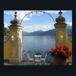Italien Scenia Sjö Como Varenna Poster<br><div class="desc">Föreställ dig sitta vid bord i Varenna,  Italien - jag har sett det här som en poster i mitt hem i åratal. Jag har aldrig tittar på den åsikten däck.</div>