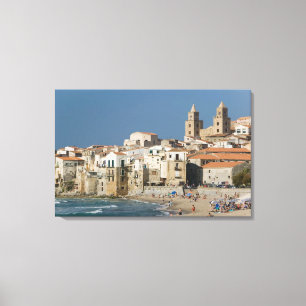 Italien, Sicilien, Cefalu, Stadsvy med Duomo från Canvastryck