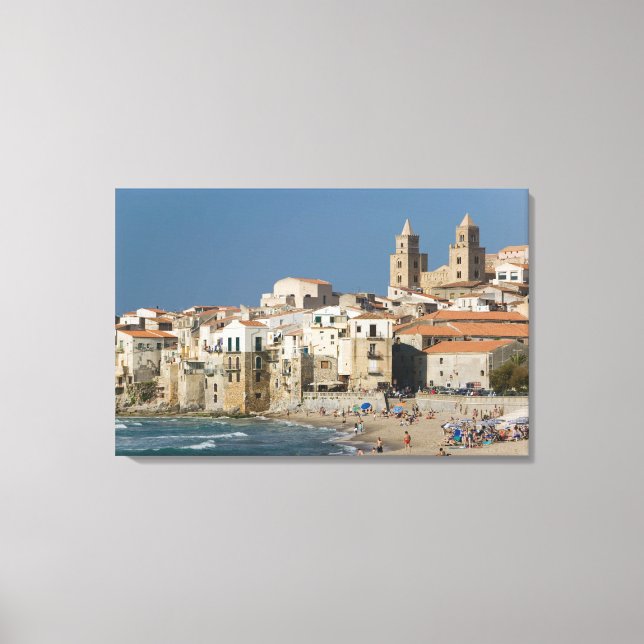 Italien, Sicilien, Cefalu, stadsvy med Duomo från Canvastryck (Framsida)
