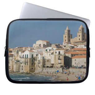 Italien, Sicilien, Cefalu, Stadsvy med Duomo från Laptop Sleeve
