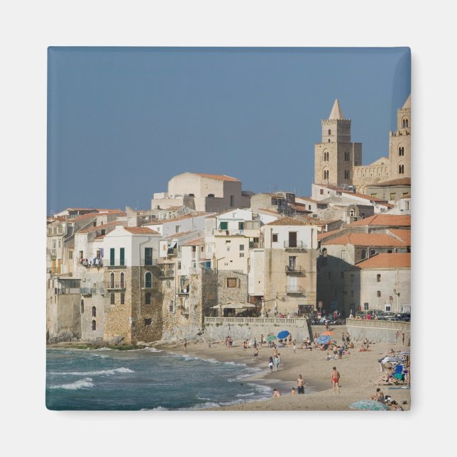 Italien, Sicilien, Cefalu, stadsvy med Duomo från Magnet (Framsidan)