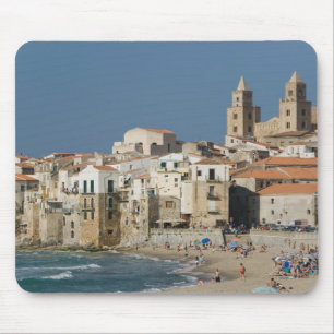 Italien, Sicilien, Cefalu, Stadsvy med Duomo från Musmatta