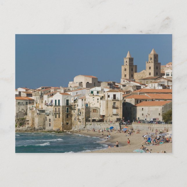 Italien, Sicilien, Cefalu, stadsvy med Duomo från Vykort (Framsida)