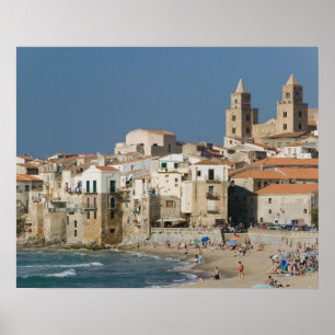 Italien, Sicilien, Cefalu, Town View med Duomo fr Poster