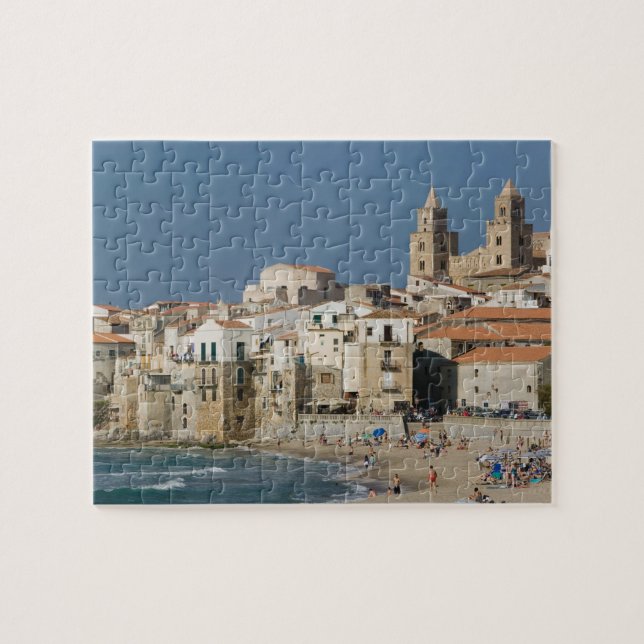 Italien, Sicilien, Cefalu, Town View med Duomo frå Pussel (Horisontell)