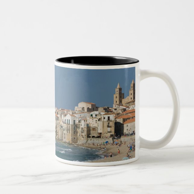 Italien, Sicilien, Cefalu, Town View med Duomo frå Två-Tonad Mugg (Höger)