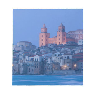 Italien, Sicilien, Cefalu, Utsikt med Duomo från Anteckningsblock