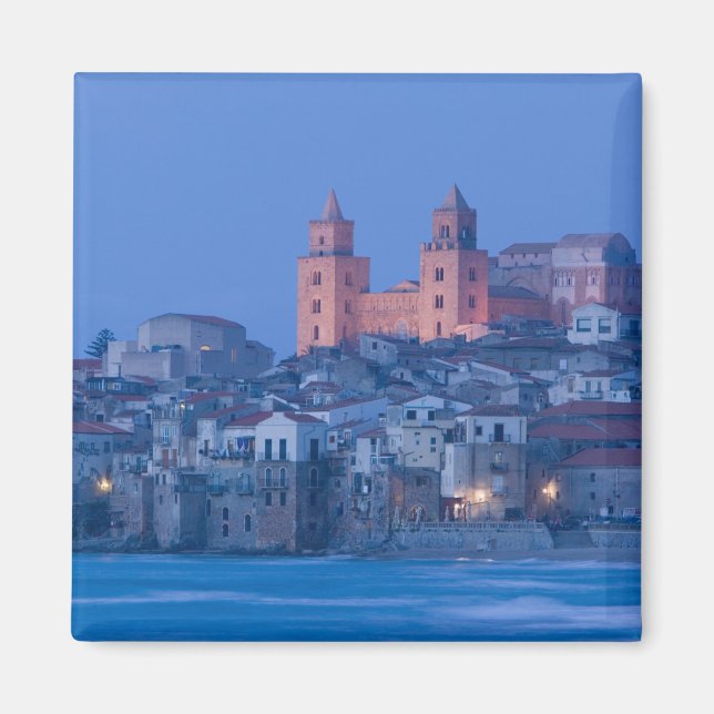 Italien, Sicilien, Cefalu, Utsikt med Duomo från Magnet (Framsidan)