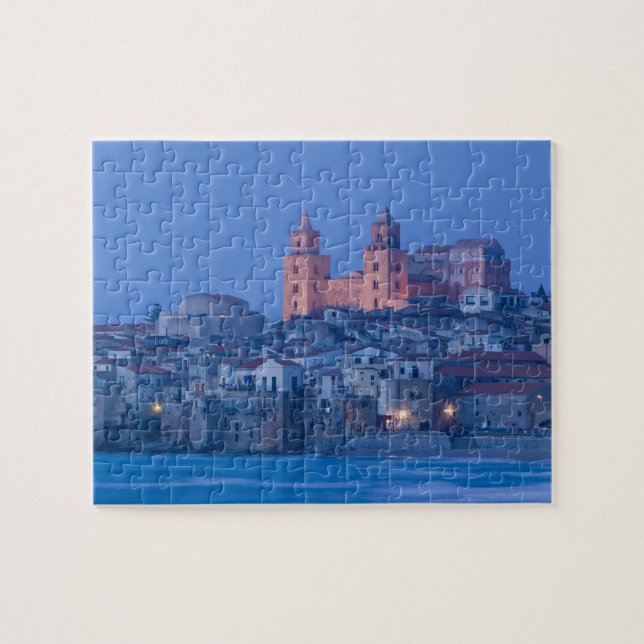 Italien, Sicilien, Cefalu, Utsikt med Duomo från Pussel (Horisontell)