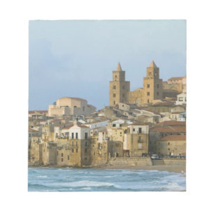 Italien, Sicilien, Cefalu, Vy med Duomo från 2 Anteckningsblock