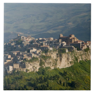Italien, Sicilien, Enna, Calascibetta, Morgonvy 2 Kakelplatta