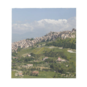 Italien, Sicilien, Enna, Calascibetta, Morgonvy Anteckningsblock