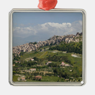 Italien, Sicilien, Enna, Calascibetta, Morgonvy Julgransprydnad Metall