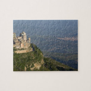 Italien, Sicilien, Enna, Stadsvy från Rocca di Pussel