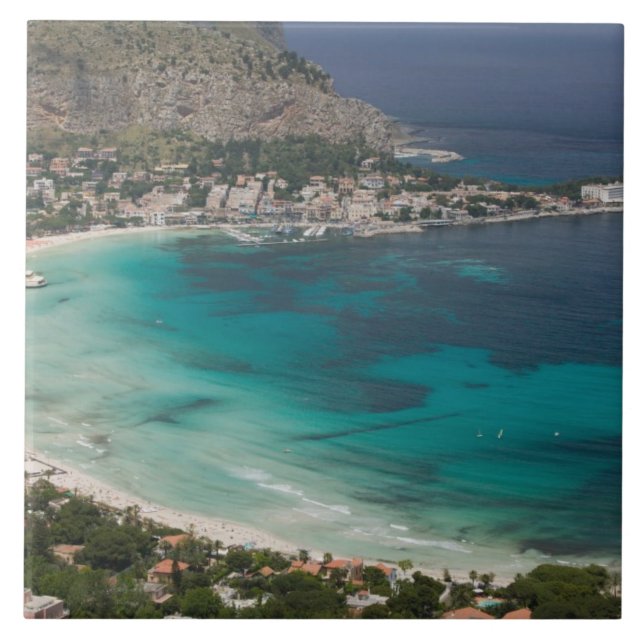 Italien, Sicilien, Mondello, Vy av stranden från s Kakelplatta (Framsidan)