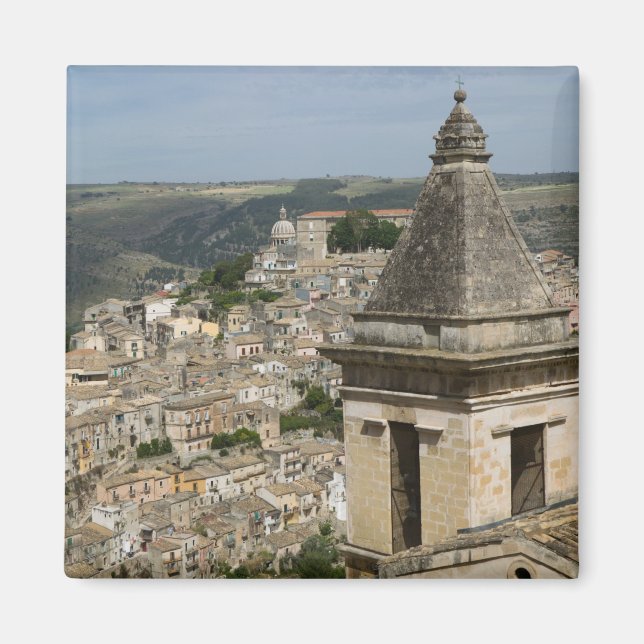 ITALIEN, Sicilien, RAGUSA IBLA: Stadsvy och Santa Magnet (Framsidan)