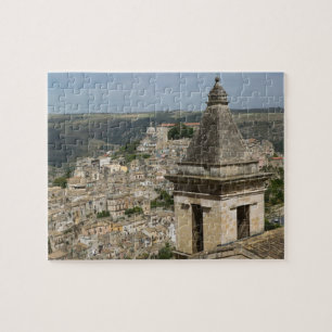 ITALIEN, Sicilien, RAGUSA IBLA: Stadsvy och Santa Pussel